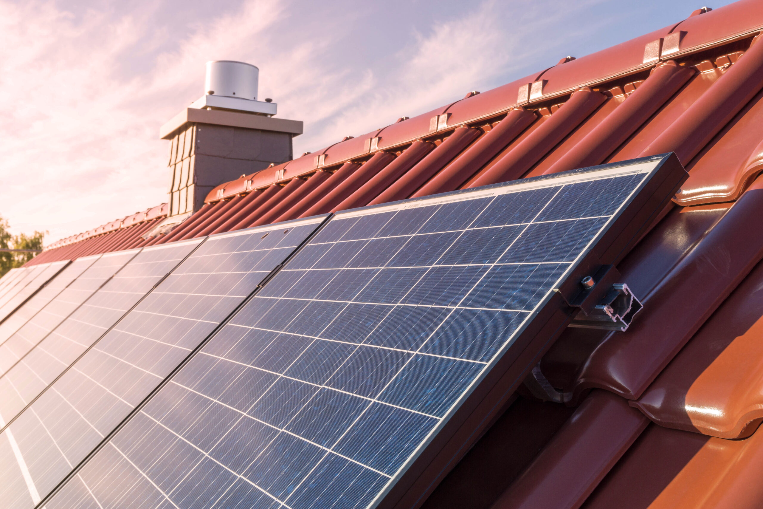 Fotovoltaikanlage von Solara Photovoltaik auf dem Dach eines Wohnhauses in Niefern-Öschelbronn.